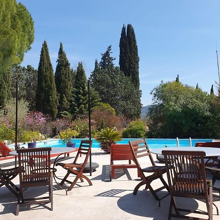 Au Mas Saint Pierre Hotel Pignans ภายนอก รูปภาพ