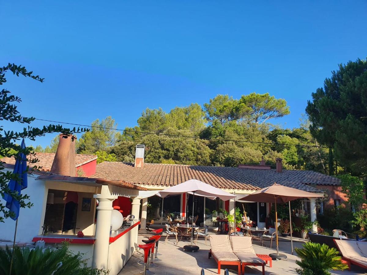 Au Mas Saint Pierre Hotel Pignans ภายนอก รูปภาพ
