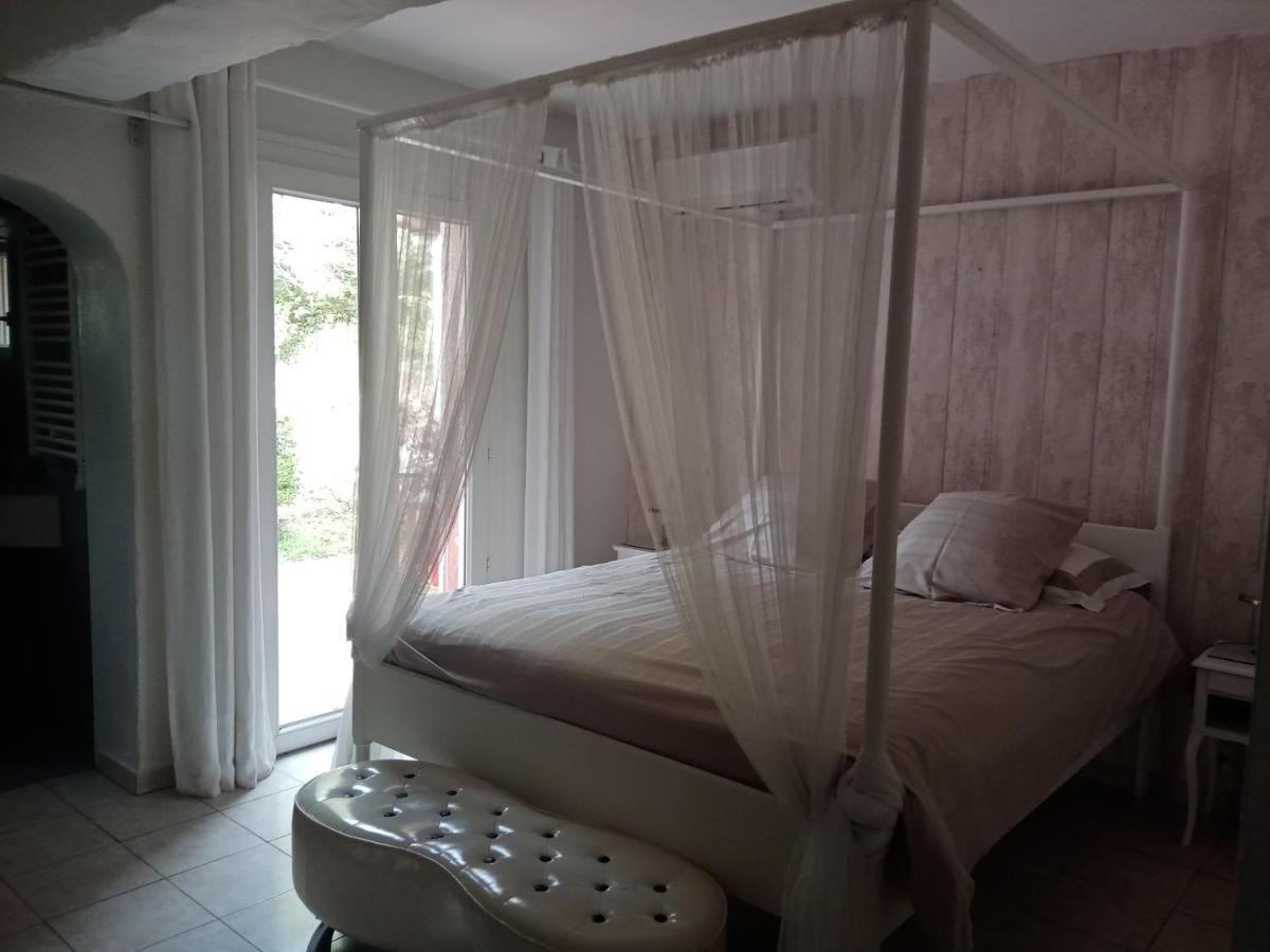 Au Mas Saint Pierre Hotel Pignans ภายนอก รูปภาพ