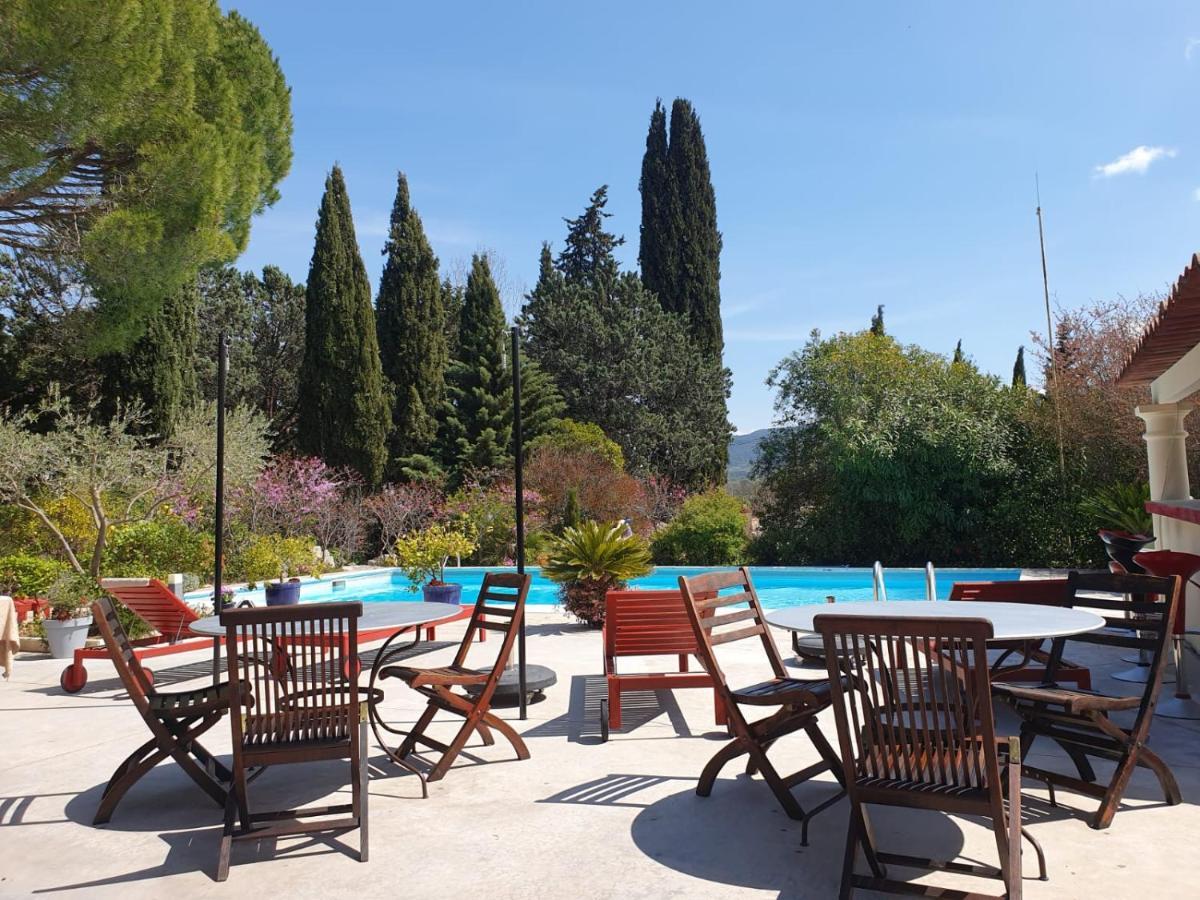 Au Mas Saint Pierre Hotel Pignans ภายนอก รูปภาพ