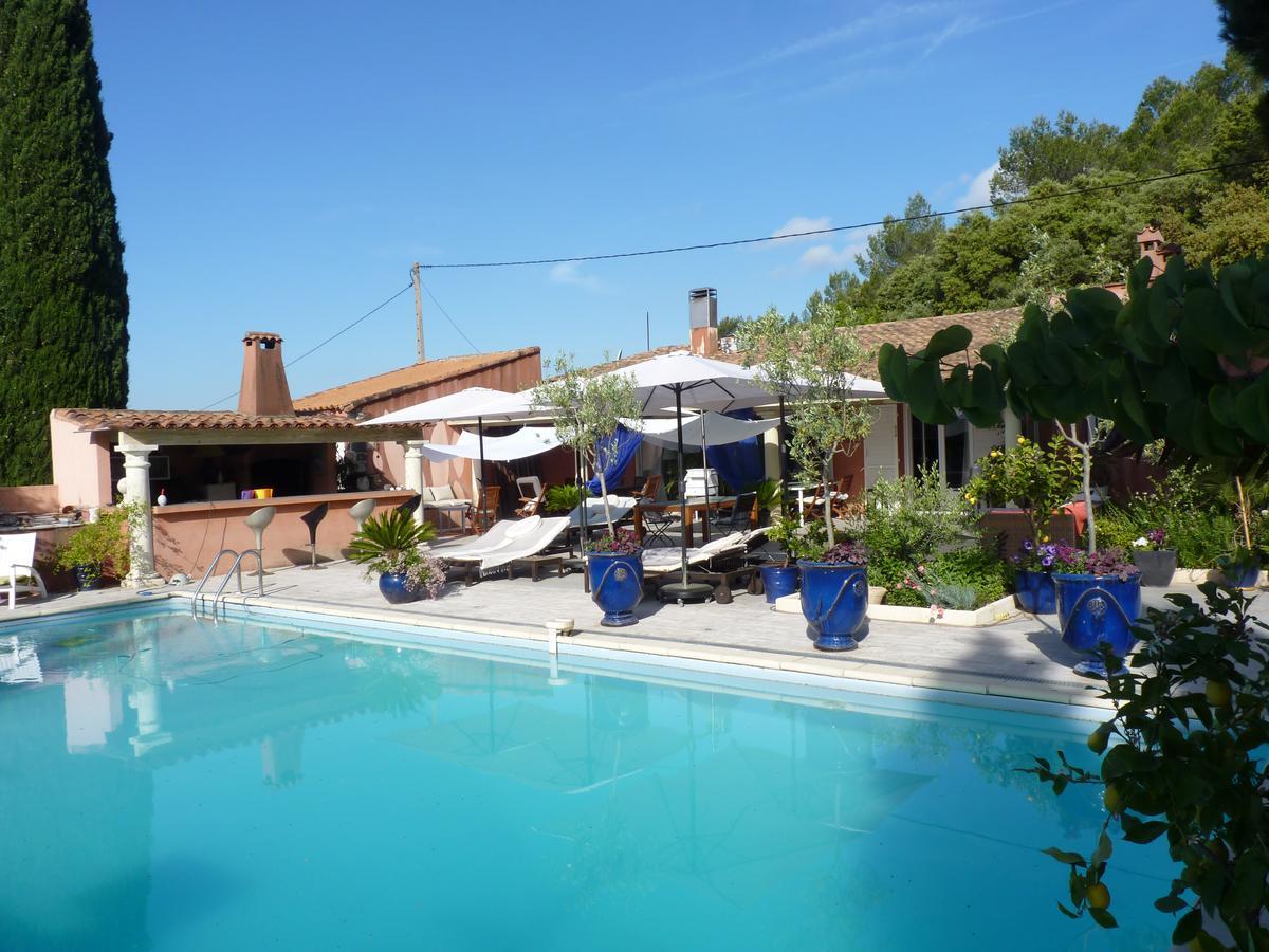 Au Mas Saint Pierre Hotel Pignans ภายนอก รูปภาพ